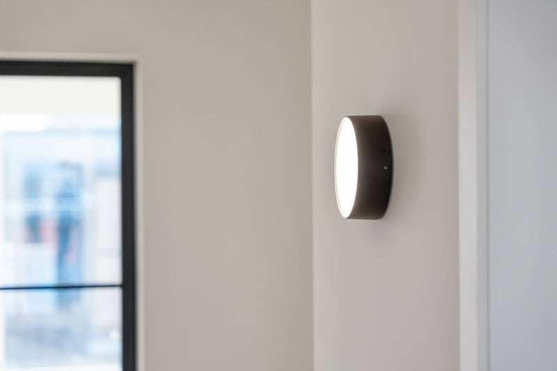 Innovatieve wandlamp voor moderne interieurs, energiezuinig en stijlvol design.